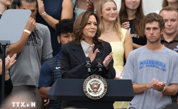 Bầu cử Mỹ 2024: B&agrave; Kamala Harris thu hẹp khoảng c&aacute;ch với &ocirc;ng Donald Trump trong cuộc thăm d&ograve; của CNN