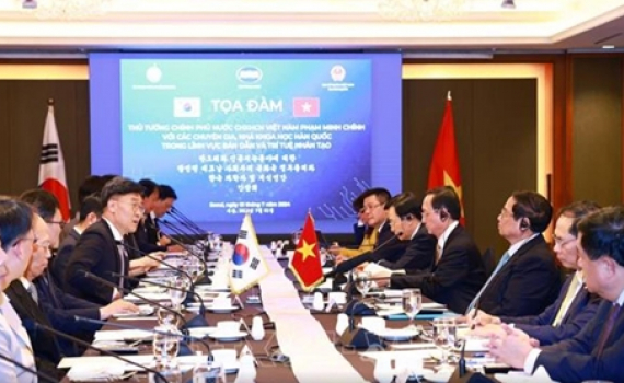 Thủ tướng Phạm Minh Ch&iacute;nh tọa đ&agrave;m với chuy&ecirc;n gia, nh&agrave; khoa học H&agrave;n Quốc trong lĩnh vực b&aacute;n dẫn v&agrave; tr&iacute; tuệ nh&acirc;n tạo