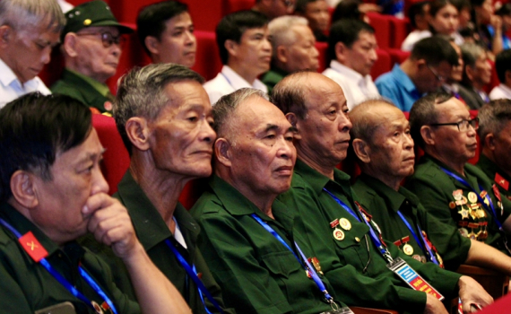 H&agrave;nh tr&igrave;nh tri &acirc;n bằng cả tấm l&ograve;ng