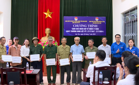 Tặng qu&agrave; nh&acirc;n kỷ niệm 77 năm ng&agrave;y Thương binh - Liệt sĩ tại x&atilde; Gia T&acirc;n