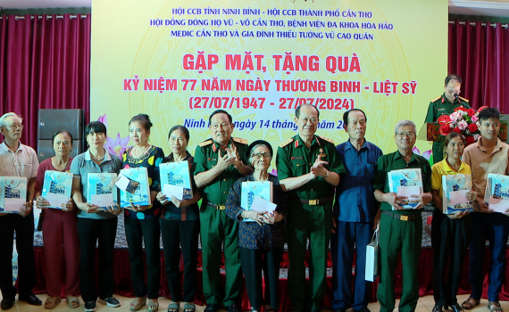 Gặp mặt, tặng qu&agrave; c&aacute;c đối tượng ch&iacute;nh s&aacute;ch nh&acirc;n kỷ niệm 77 năm Ng&agrave;y Thương binh, liệt sĩ 27/7