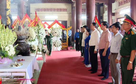 Đo&agrave;n đại biểu của tỉnh Ninh B&igrave;nh thăm miền Trung