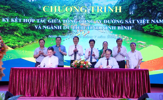 K&yacute; kết hợp t&aacute;c giữa Tổng C&ocirc;ng ty Đường sắt Việt Nam v&agrave; ng&agrave;nh Du lịch Ninh B&igrave;nh