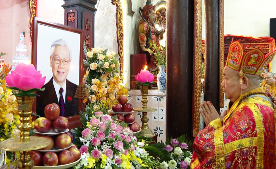 Người d&acirc;n Ninh B&igrave;nh b&agrave;y tỏ sự t&ocirc;n k&iacute;nh v&agrave; tiếc thương Tổng B&iacute; thư Nguyễn Ph&uacute; Trọng