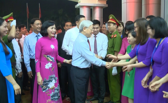 Tổng B&iacute; thư Nguyễn Ph&uacute; Trọng với Đảng bộ, ch&iacute;nh quyền v&agrave; nh&acirc;n d&acirc;n tỉnh Ninh B&igrave;nh