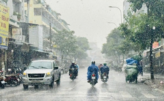 Thời tiết h&ocirc;m nay (12-7): Bắc Bộ v&agrave; Bắc Trung Bộ c&oacute; mưa r&agrave;o v&agrave; d&ocirc;ng