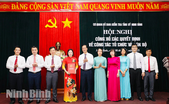 UBKT Tỉnh ủy Ninh B&igrave;nh c&ocirc;ng bố Quyết định về tổ chức bộ m&aacute;y v&agrave; c&aacute;n bộ