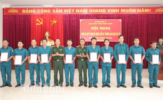 C&ocirc;ng bố Quyết định bổ nhiệm Chỉ huy trưởng Ban CHQS cấp x&atilde;