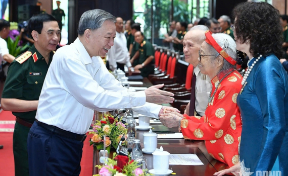 Tổng B&iacute; thư T&ocirc; L&acirc;m: C&aacute;c đồng ch&iacute; l&agrave; biểu tượng cao đẹp của chủ nghĩa anh h&ugrave;ng c&aacute;ch mạng