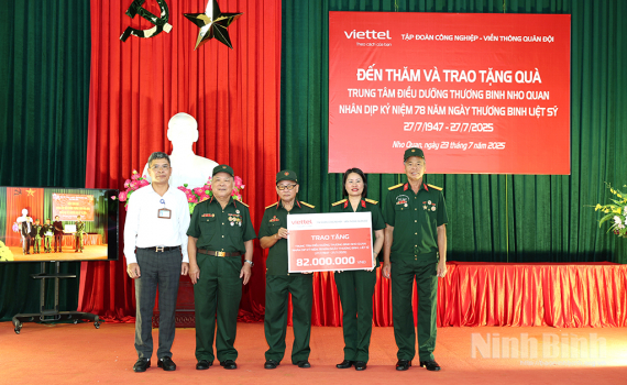 Chi nh&aacute;nh Viettel Ninh B&igrave;nh thăm, tặng qu&agrave; Trung t&acirc;m Điều dưỡng thương binh Nho Quan