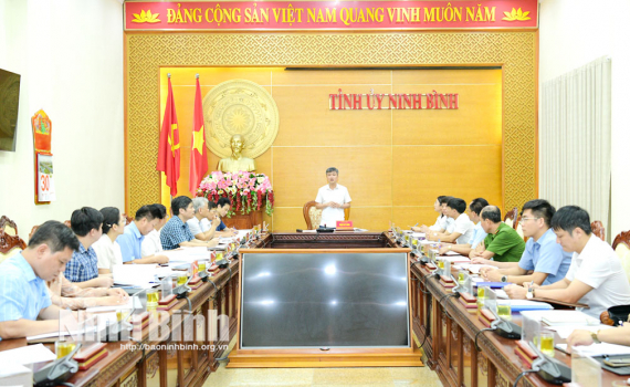 Duyệt nội dung, chương tr&igrave;nh Đại hội đại biểu Đảng bộ c&aacute;c x&atilde; Y&ecirc;n M&ocirc;, Đồng Th&aacute;i, Kh&aacute;nh Hội