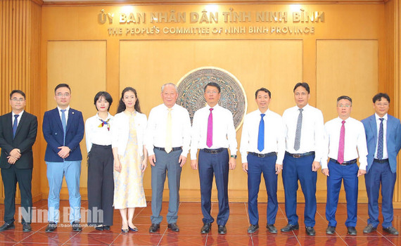L&atilde;nh đạo UBND tỉnh tiếp x&atilde; giao Tập đo&agrave;n X&acirc;y dựng Th&aacute;i B&igrave;nh Dương