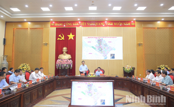 Đồng ch&iacute; Bộ trưởng Bộ X&acirc;y dựng l&agrave;m việc với tỉnh Ninh B&igrave;nh