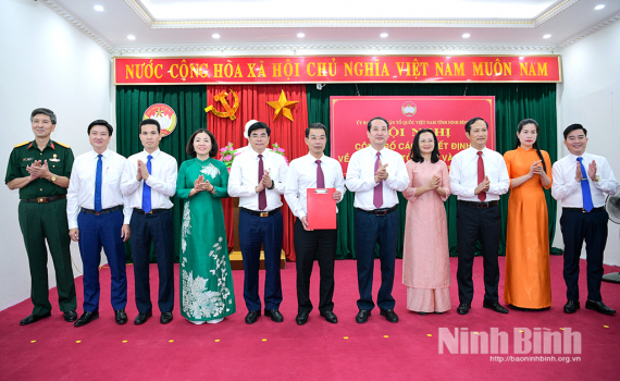 Uỷ ban MTTQ Việt Nam tỉnh c&ocirc;ng bố c&aacute;c Quyết định về c&ocirc;ng t&aacute;c tổ chức v&agrave; c&aacute;n bộ