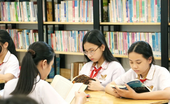 Học sinh to&agrave;n quốc được miễn ph&iacute; s&aacute;ch gi&aacute;o khoa từ năm học 2029 - 2030