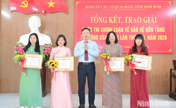 T&iacute;ch cực đấu tranh bảo vệ nền tảng tư tưởng của Đảng tr&ecirc;n kh&ocirc;ng gian mạng
