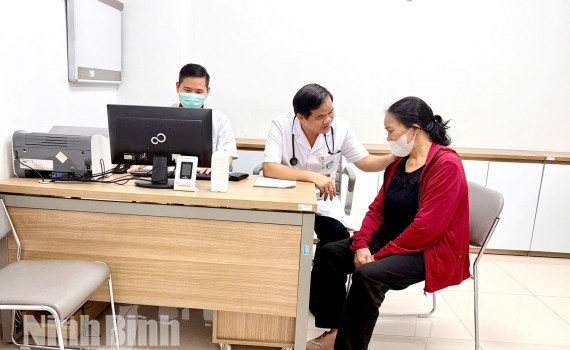 Bệnh viện Bạch Mai cơ sở Ninh B&igrave;nh ho&agrave;n th&agrave;nh kh&aacute;m, s&agrave;ng lọc sức khỏe miễn ph&iacute; cho 5.000 người c&oacute; c&ocirc;ng v&agrave; gia đ&igrave;nh ch&iacute;nh s&aacute;ch tr&ecirc;n địa b&agrave;n tỉnh
