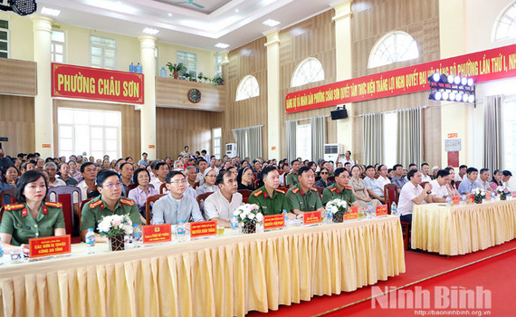 Tuy&ecirc;n truyền ph&aacute;p luật về t&iacute;n ngưỡng, t&ocirc;n gi&aacute;o v&agrave; ph&ograve;ng ch&aacute;y, chữa ch&aacute;y tại phường Ch&acirc;u Sơn