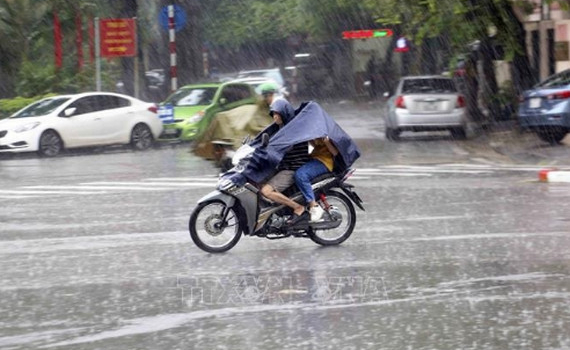 &Aacute;p thấp nhiệt đới giữ hướng di chuyển, g&acirc;y mưa lớn ở Đ&ocirc;ng Bắc Bộ v&agrave; Thanh H&oacute;a