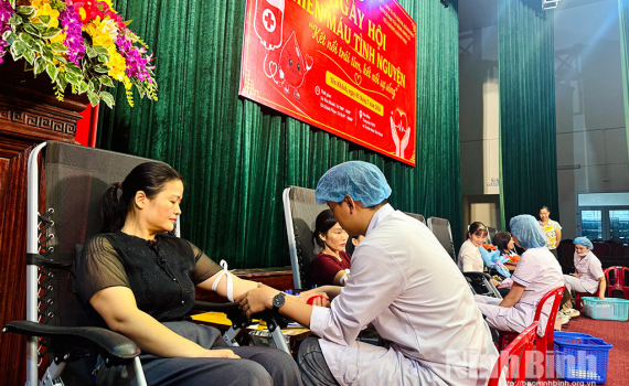 Tiếp nhận 365 đơn vị m&aacute;u tại Chương tr&igrave;nh hiến m&aacute;u t&igrave;nh nguyện x&atilde; Y&ecirc;n Kh&aacute;nh v&agrave; x&atilde; Kh&aacute;nh Nhạc
