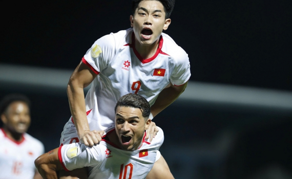 Đ&igrave;nh Bắc lập hat-trick, Việt Nam thắng đậm Timor Leste