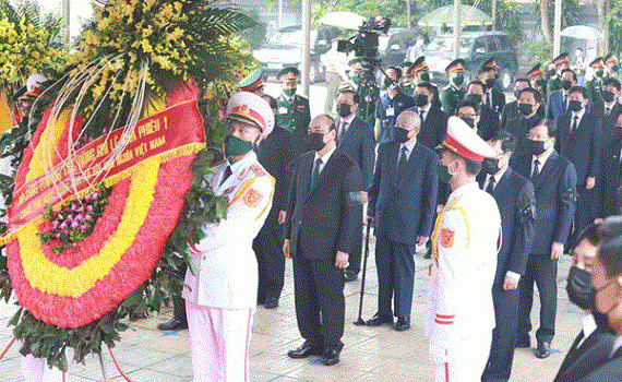 660 đo&agrave;n trong nước v&agrave; quốc tế đến viếng nguy&ecirc;n Tổng B&iacute; thư L&ecirc; Khả Phi&ecirc;u