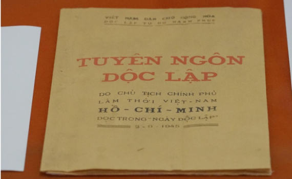 B&aacute;c Hồ viết Tuy&ecirc;n ng&ocirc;n Độc lập