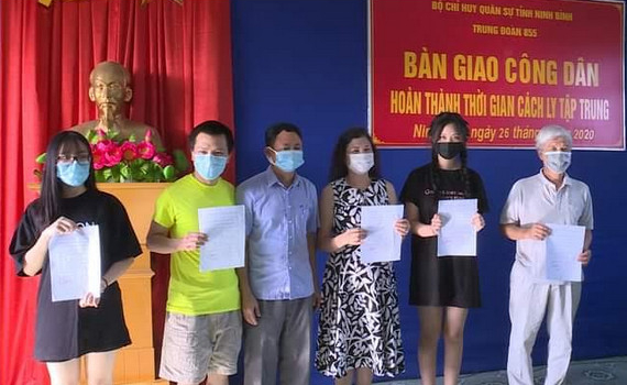 Bộ CHQS tỉnh b&agrave;n giao 65 c&ocirc;ng d&acirc;n ho&agrave;n th&agrave;nh thời gian c&aacute;ch ly tập trung
