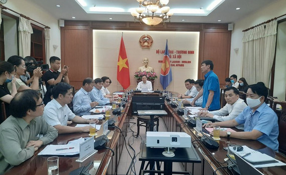Chưa đồng thuận phương &aacute;n tăng lương tối thiểu v&ugrave;ng năm 2021