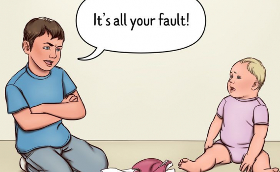 Đừng bắt con lớn phải l&agrave;m &ldquo;cha, mẹ&rdquo; của những đứa em