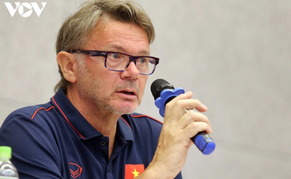 HLV Philippe Troussier n&oacute;i l&yacute; do kh&ocirc;ng gọi cầu thủ SLNA l&ecirc;n U19 Việt Nam