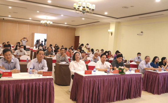 Lớp bồi dưỡng n&acirc;ng cao tr&igrave;nh độ l&yacute; luận, ph&ecirc; b&igrave;nh văn học, nghệ thuật
