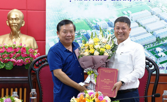 K&yacute; kết hợp đồng Dự &aacute;n Khu nh&agrave; ở B&igrave;nh Minh, thị trấn Nho Quan