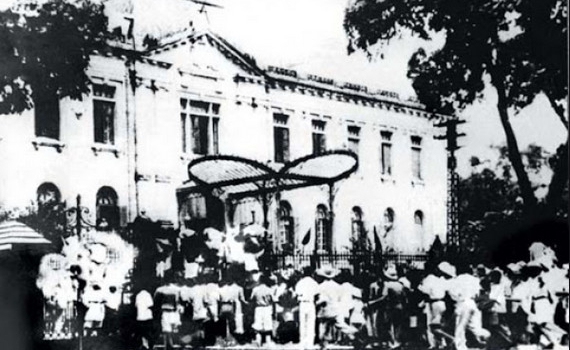 Th&aacute;ng T&aacute;m năm 1945 ở H&agrave; Nội