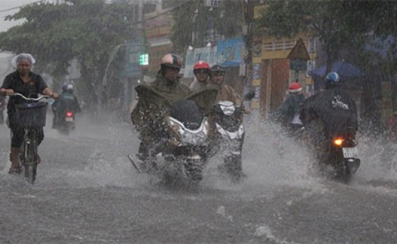 Thời tiết h&ocirc;m nay (1/8): &Aacute;p thấp nhiệt đới g&acirc;y mưa lớn tr&ecirc;n cả nước
