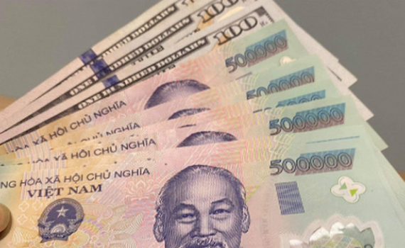 USD &ldquo;đứng gi&aacute;&rdquo; phi&ecirc;n cuối tuần