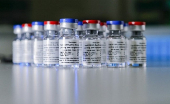 Vaccine Covid-19 đầu ti&ecirc;n tr&ecirc;n thế giới: Việt Nam c&oacute; t&iacute;nh chuyện nhập khẩu?