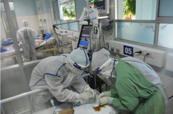 Những người có bệnh nền có nguy cơ gia tăng mức độ nặng khi mắc Covid-19. (Ảnh minh họa, Ảnh: TL)