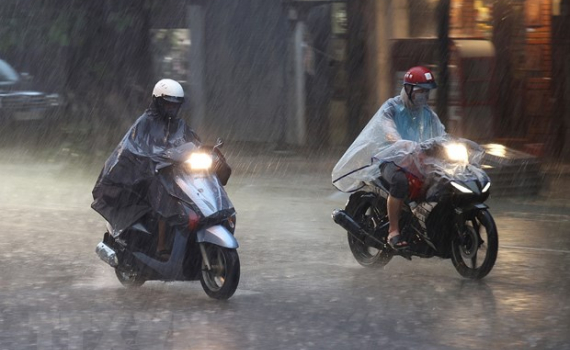 Bắc Bộ cuối tuần mưa d&ocirc;ng diện rộng, Trung Bộ kết th&uacute;c đợt nắng n&oacute;ng 