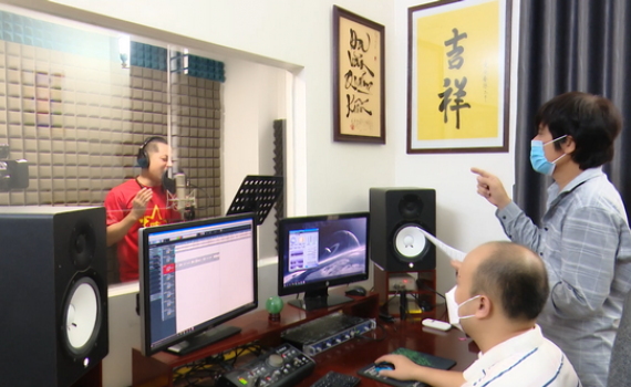 Ca kh&uacute;c &ldquo;Con l&ecirc;n đường chống dịch mẹ ơi&rdquo;
