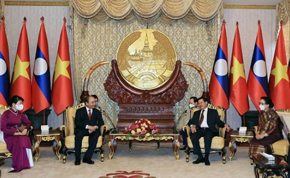 Chủ tịch nước Nguyễn Xu&acirc;n Ph&uacute;c hội đ&agrave;m với Tổng B&iacute; thư, Chủ tịch nước L&agrave;o