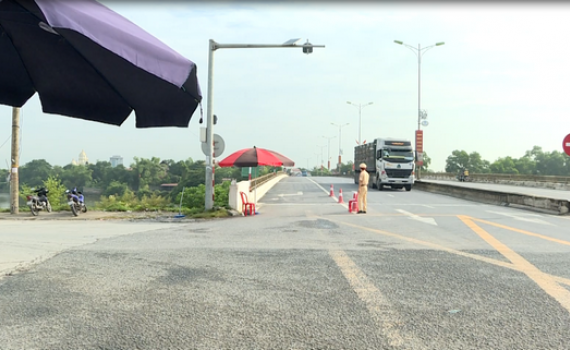 Giao th&ocirc;ng th&ocirc;ng suốt trong ng&agrave;y đầu thực hiện Văn bản 562 của UBND tỉnh