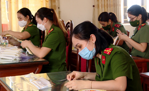 Hội PN C&ocirc;ng an huyện Hoa Lư chung tay ph&ograve;ng, chống dịch Covid-19