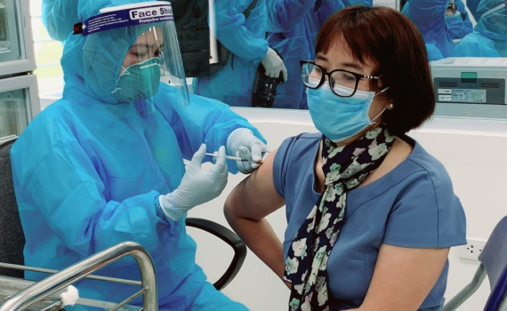 Những người chưa ti&ecirc;m vaccine Covid-19 c&oacute; nguy cơ t&aacute;i nhiễm cao gấp đ&ocirc;i 
