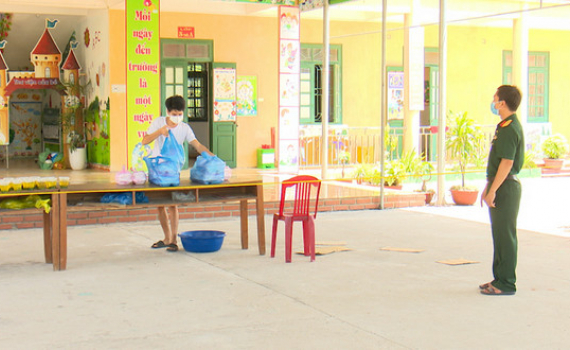 ​Thắm t&igrave;nh qu&acirc;n d&acirc;n trong m&ugrave;a dịch