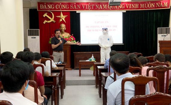 30 c&aacute;n bộ y tế Ninh B&igrave;nh sẵn s&agrave;ng l&ecirc;n đường tham gia chống dịch Covid - 19 tại th&agrave;nh phố Hồ Ch&iacute; Minh