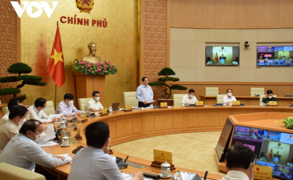 ​Thủ tướng Phạm Minh Ch&iacute;nh chủ tr&igrave; Hội nghị trực tuyến sơ kết c&ocirc;ng t&aacute;c ph&ograve;ng chống dịch Covid-19 