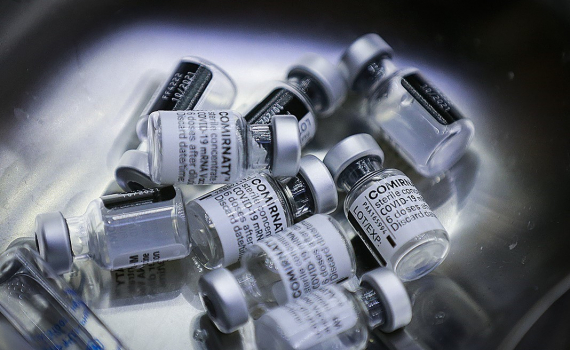 Thủ tướng Phạm Minh Ch&iacute;nh y&ecirc;u cầu Bộ Y tế đ&agrave;m ph&aacute;n mua vaccine do 4 hiệp hội đề xuất 