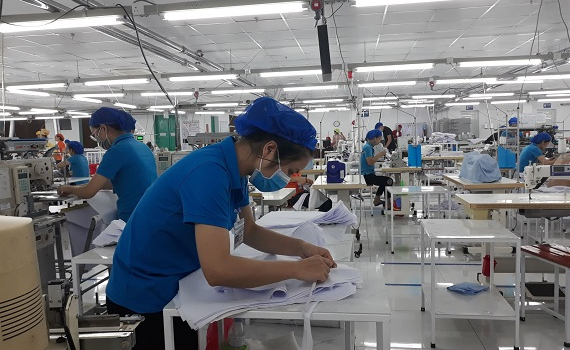 Việt Nam vươn l&ecirc;n vị tr&iacute; thứ hai thế giới về xuất khẩu h&agrave;ng may mặc 