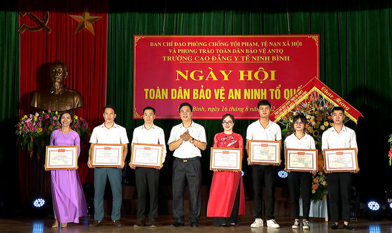 Ngày hội toàn dân bảo vệ ANTQ tại Trường Cao đẳng Y tế Ninh Bình - Đài Phát  thanh và Truyền hình Ninh Bình